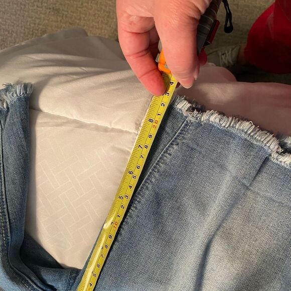 Kensie Denim Bermuda shorts. Size 6/28 - Picture 5 of 7